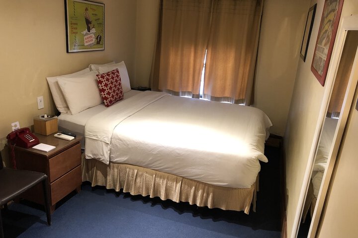 Room 52 of 99