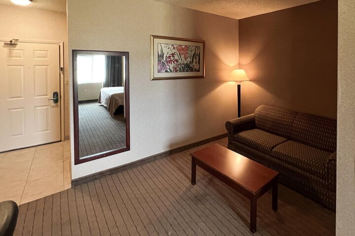 Quality Inn & Suites Grants - I-40