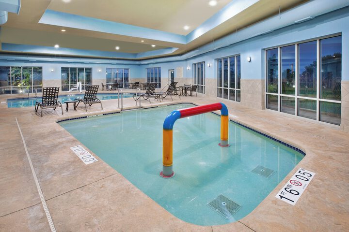 Holiday Inn Express & Suites Milwaukee Nw Park Place by IHG