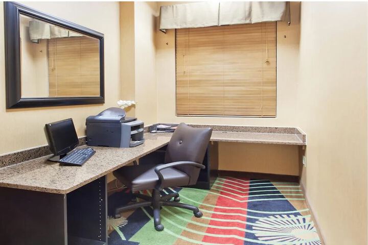 Business Center 31 of 31