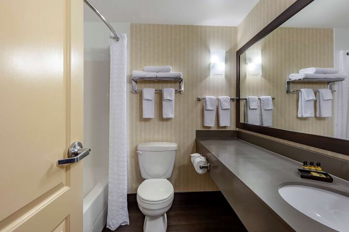 Room 32 of 49
