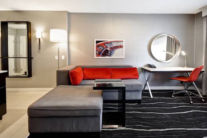 Room 42 of 102