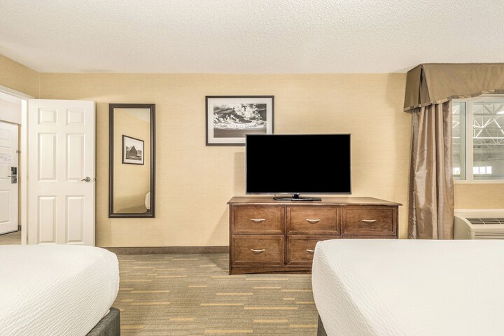 Room 72 of 200