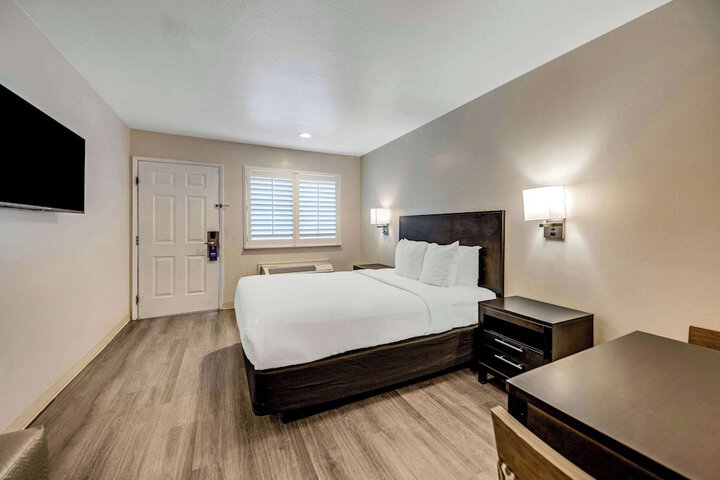Room 32 of 44