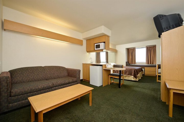 Room 13 of 16