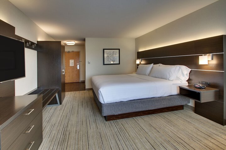 Holiday Inn Express & Suites Morris by IHG
