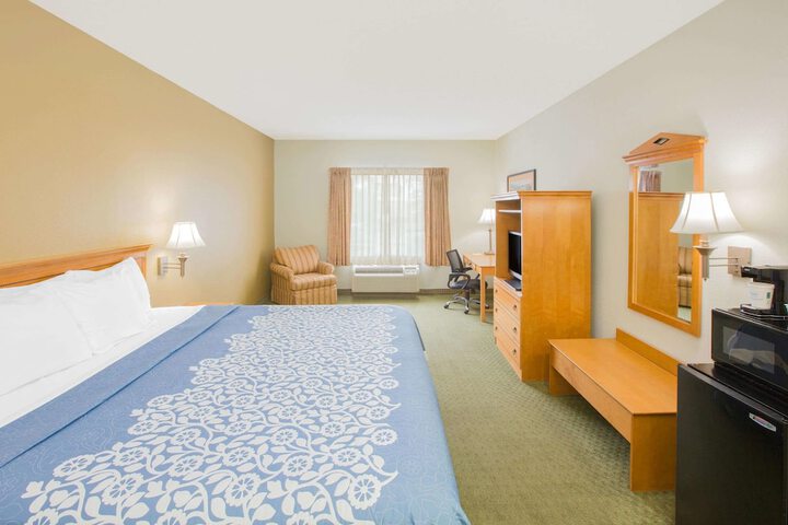 Room 4 of 15