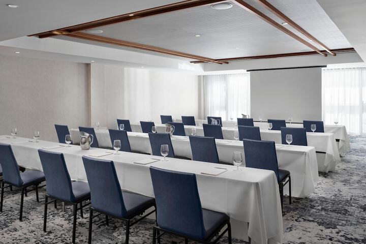 Hotel Alpenrock Breckenridge Curio Collection by Hilton