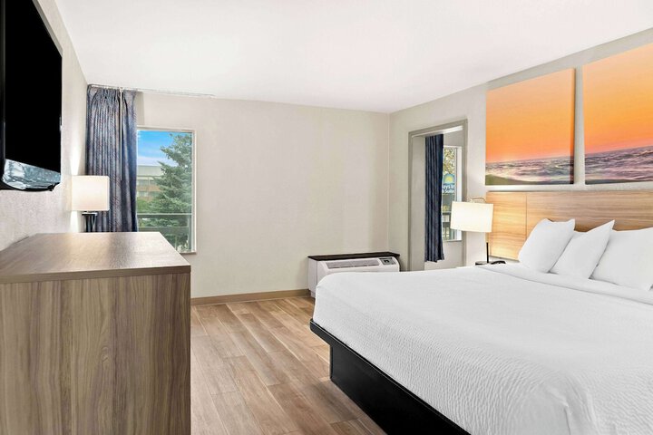 Room 21 of 38