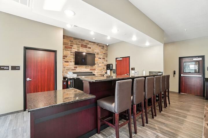 Cobblestone Hotel & Suites-Bellefontaine