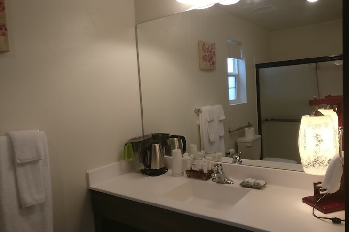 Room 9 of 16