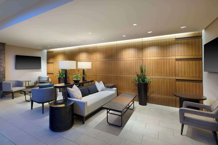 Hilton Indianapolis Hotel & Suites