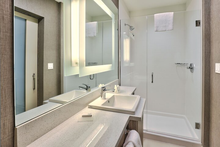Room 15 of 28