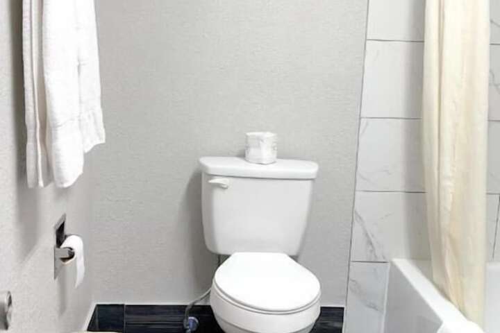 Room 5 of 8