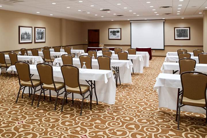 Clarion Hotel Portland Airport ME