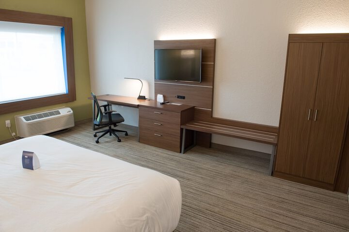Holiday Inn Express & Suites Orland Park - Mokena by IHG