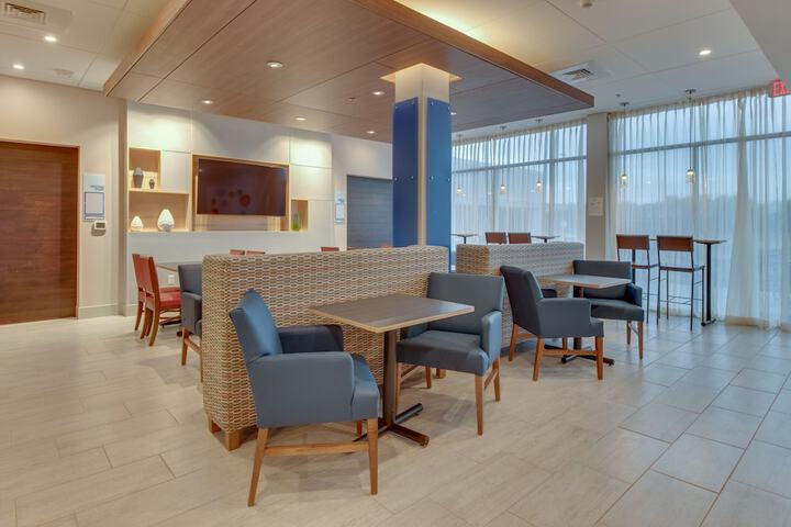 Holiday Inn Express & Suites Union City by IHG