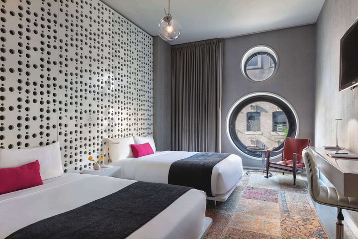Room 52 of 114