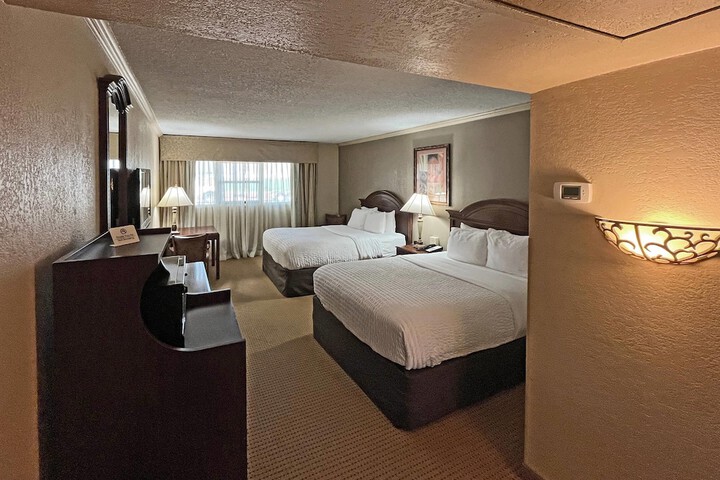 Clarion Inn Garden City