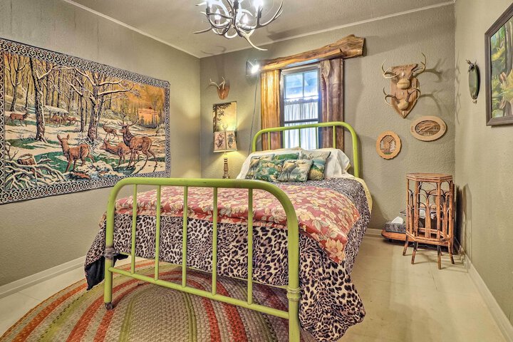 Lodge on Lake Siesta: Spacious La Grange Retreat!