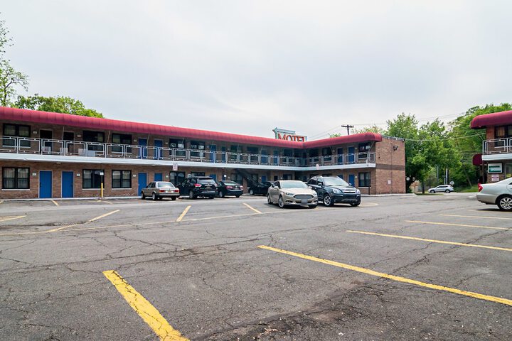 Hotel 6 of 59