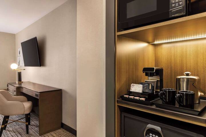 Radisson Blu Vancouver Airport Hotel & Marina