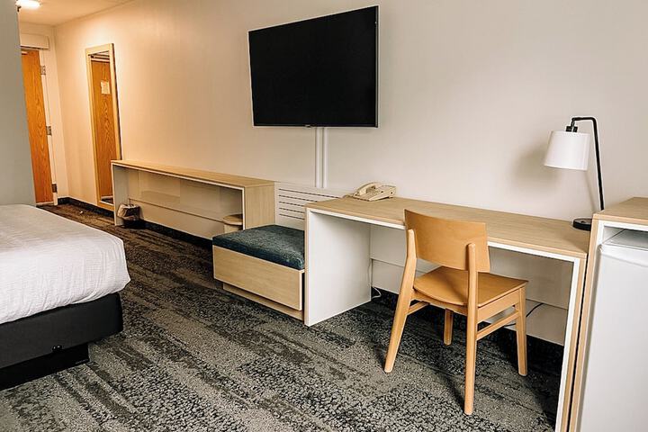 Room 22 of 102
