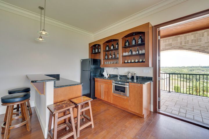 Groveland Home w / Pool: Luxurious Lakefront Oasis!