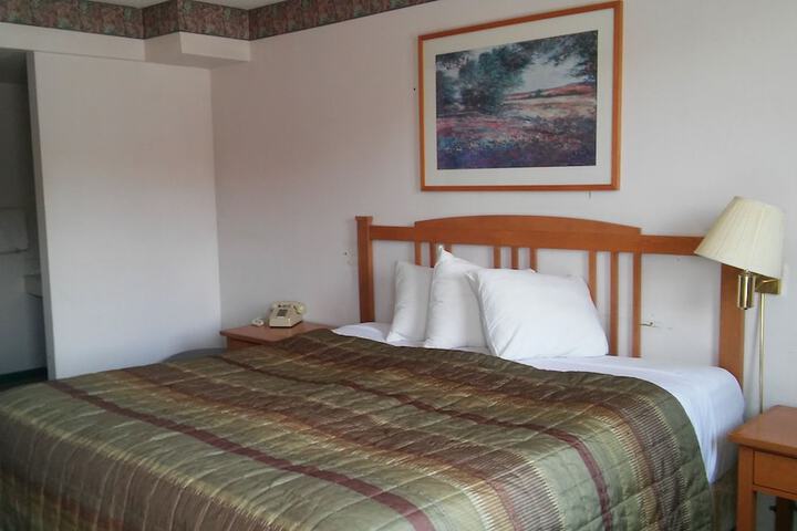 Room 5 of 18