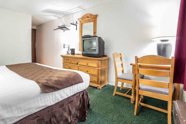 Room 12 of 25