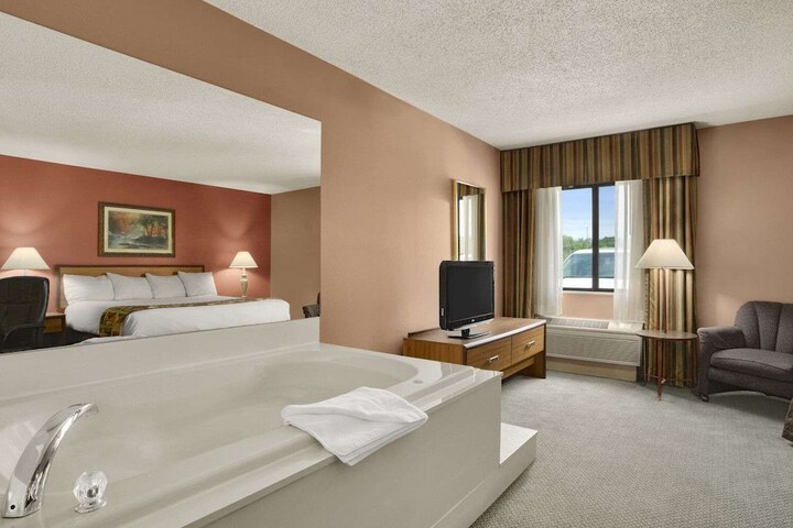 Room 13 of 19