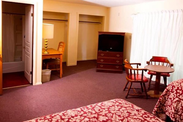Charlies Motel
