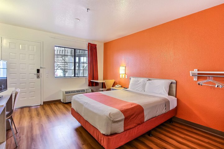 Room 17 of 23
