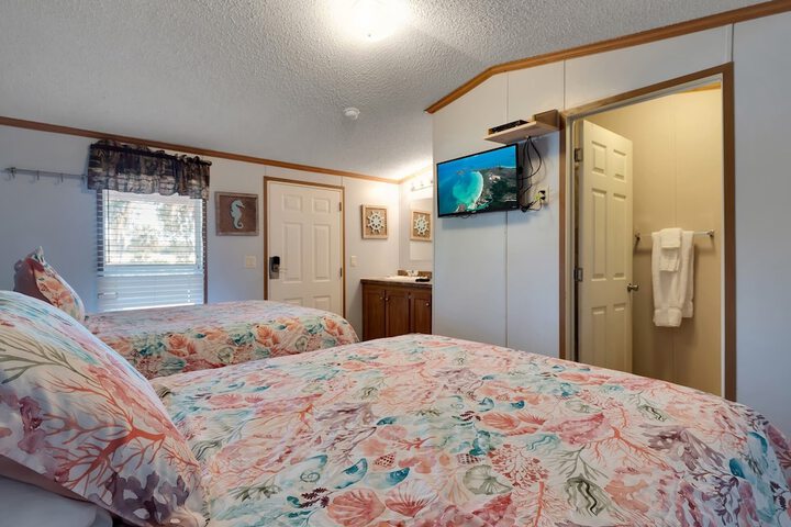 Room 7 of 9