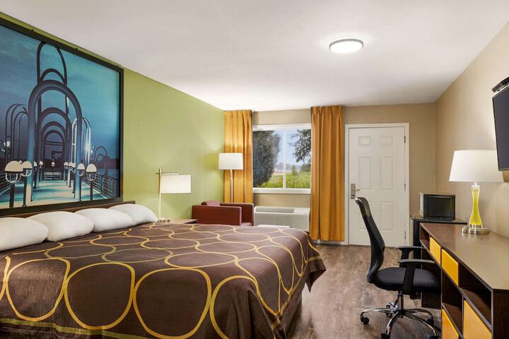 Room 15 of 37