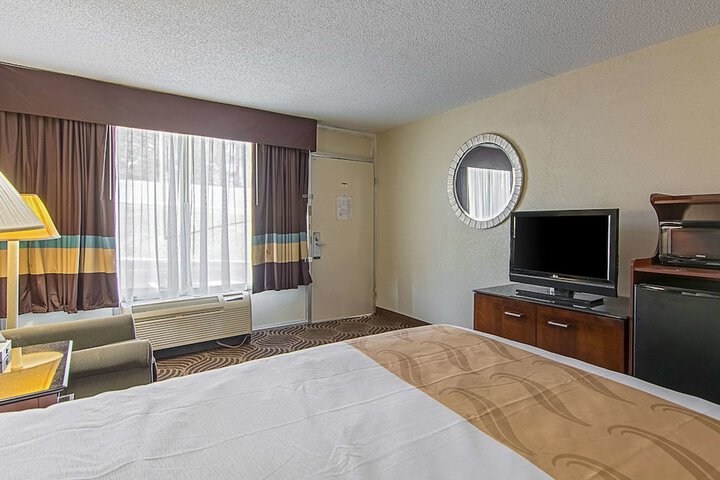 Room 25 of 38