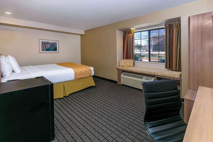 Room 10 of 22
