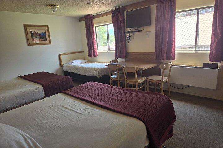 Room 16 of 34