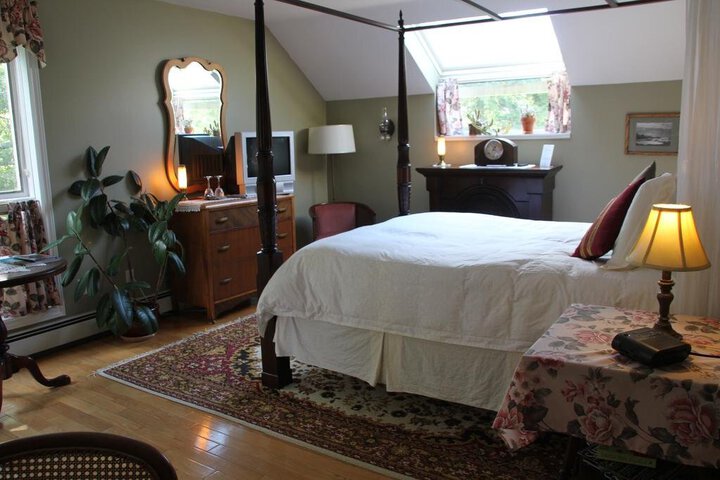 TULIPS AND THISTLE BED & BREAKFAST
