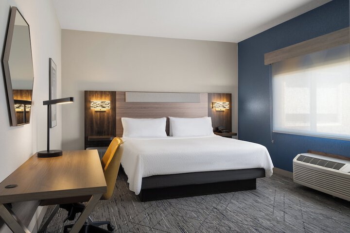 Room 27 of 52