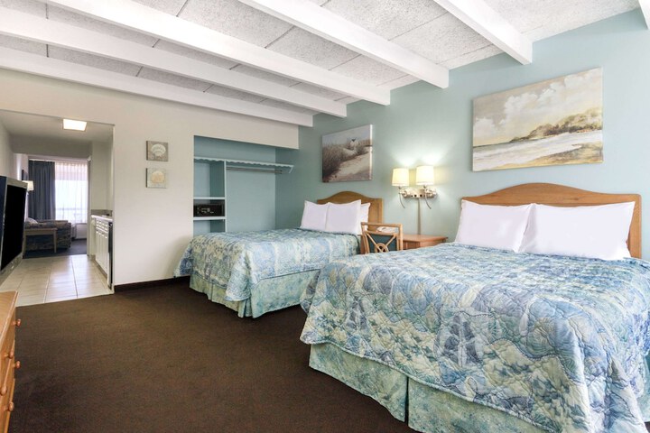 Days Inn & Suites by Wyndham Jekyll Island