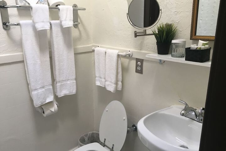 Room 26 of 40