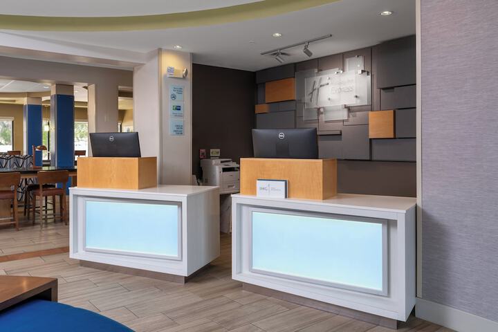 Holiday Inn Express & Suites Lakeland South by IHG