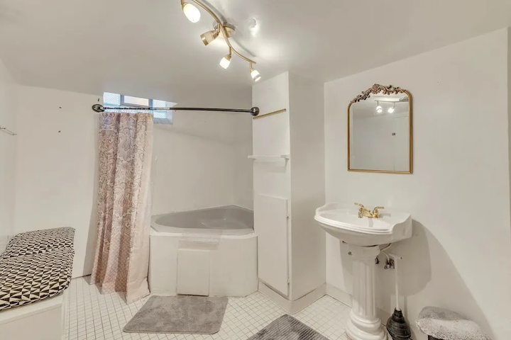 Cozy 3br Westland Retreat 3 Bedroom Home by RedAwning