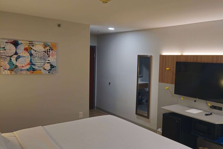Room 15 of 28
