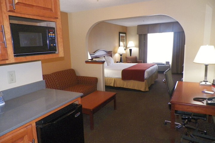 Room 10 of 27