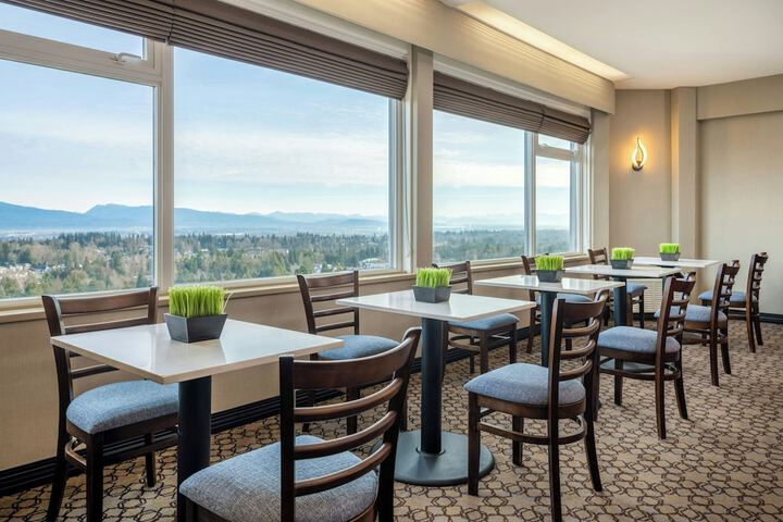 Sheraton Vancouver Guildford Hotel