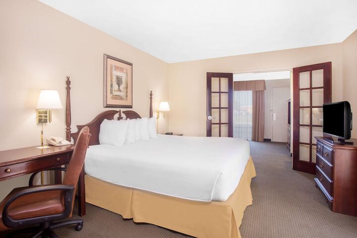 Room 26 of 37