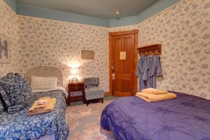 Room 34 of 100
