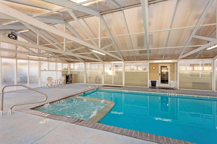Pool 10 of 61